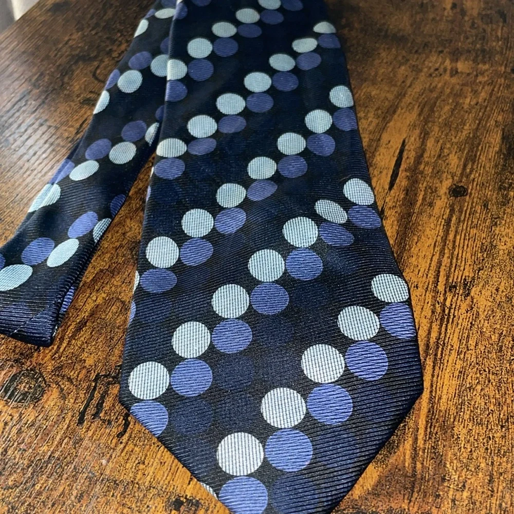 Bijoux Turner Genuine 100% Silk Men’s Tie Circular Geometric Pattern Navy Blue
